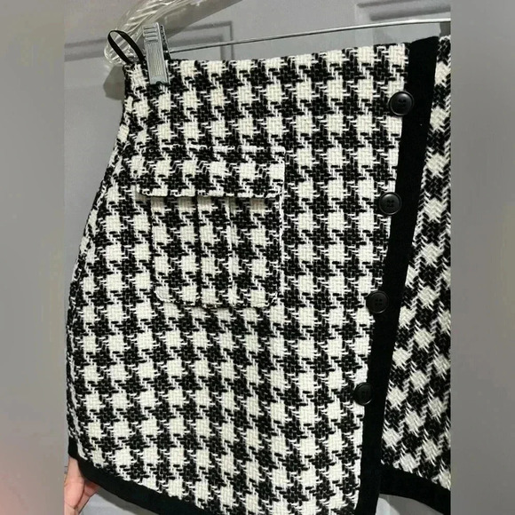 Ledin  Houndstooth mini skirt black & white shorts underneath in sise small NWT - Picture 4 of 13